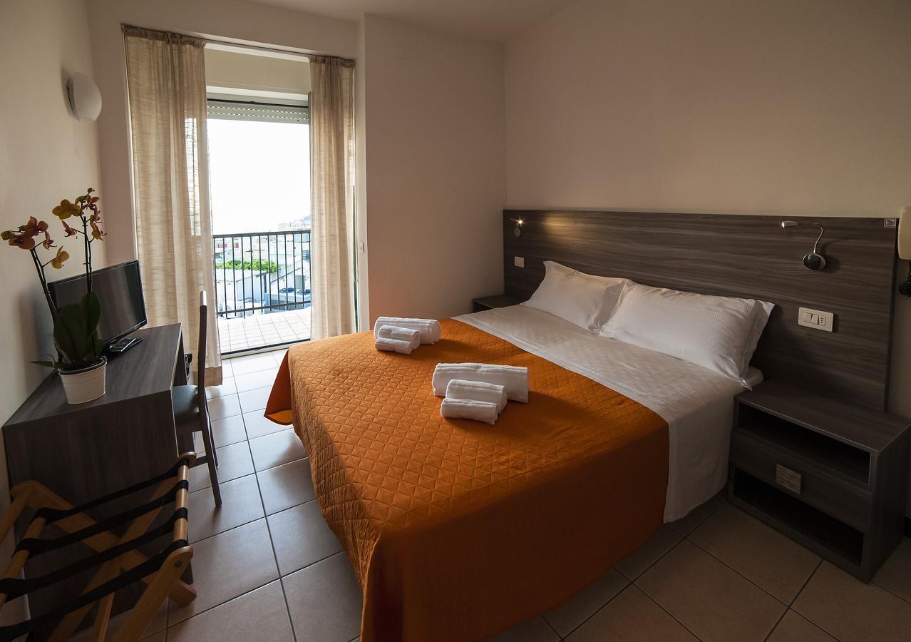 Hotel Madison Gabicce Mare Exteriör bild