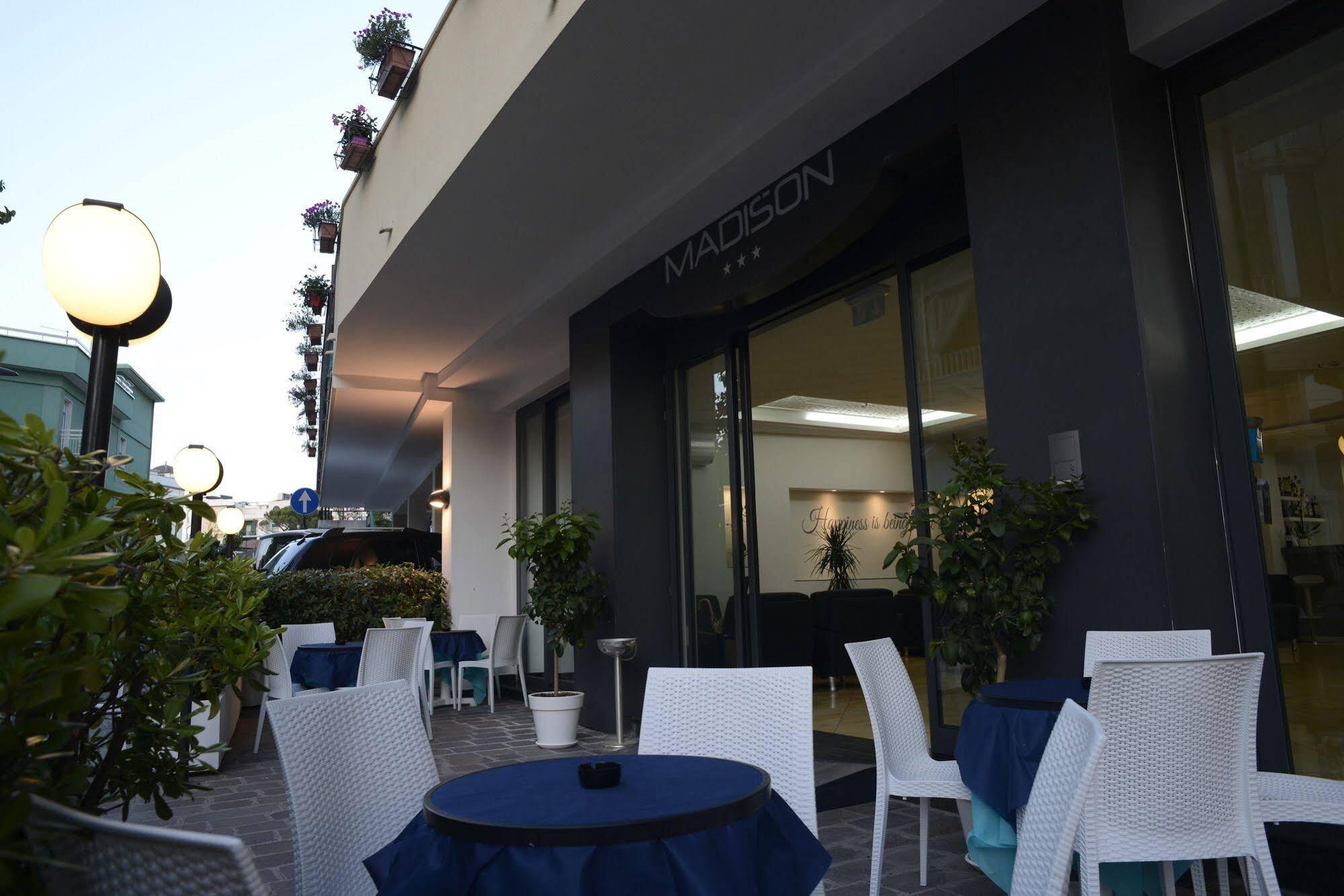 Hotel Madison Gabicce Mare Exteriör bild