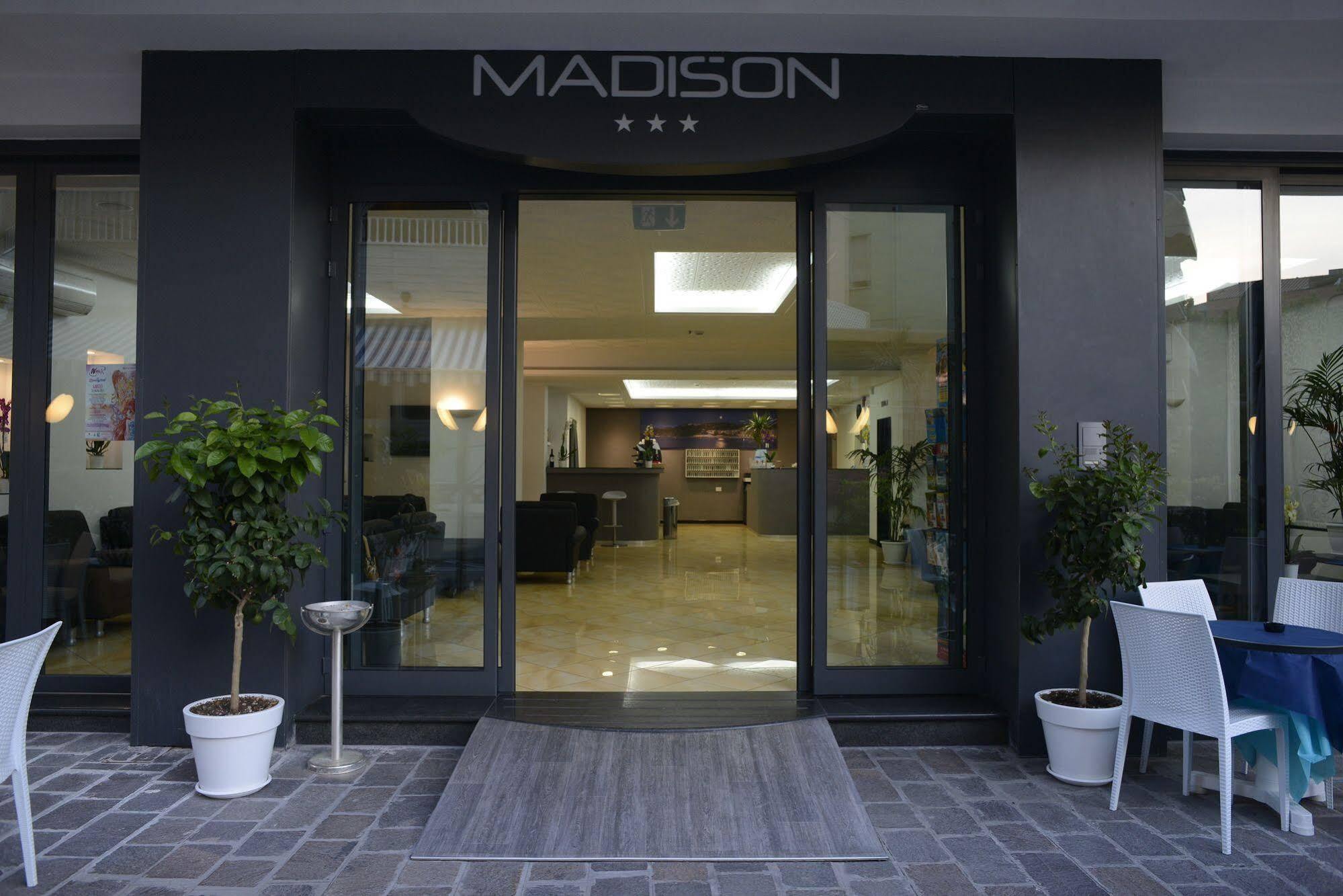 Hotel Madison Gabicce Mare Exteriör bild