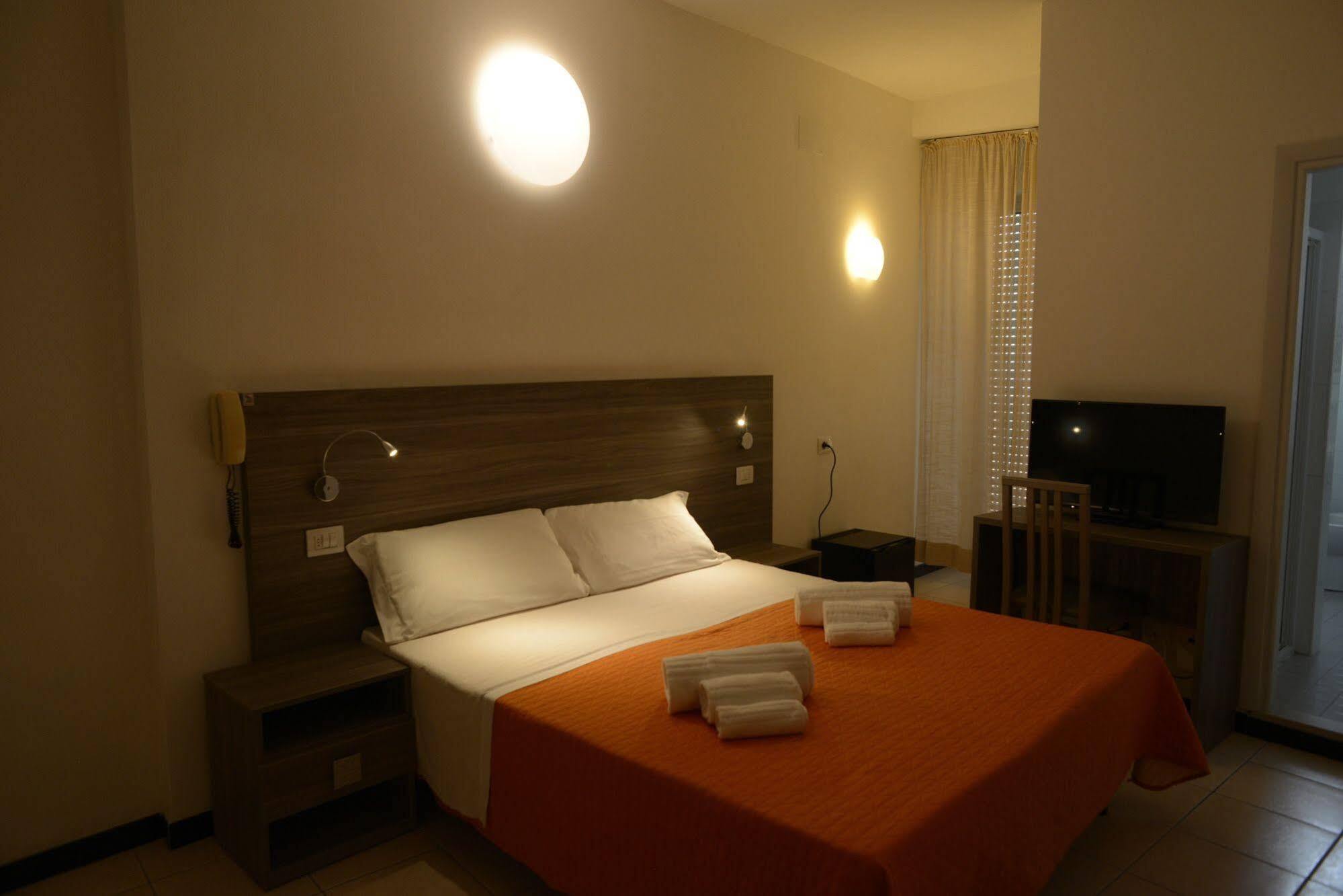 Hotel Madison Gabicce Mare Exteriör bild