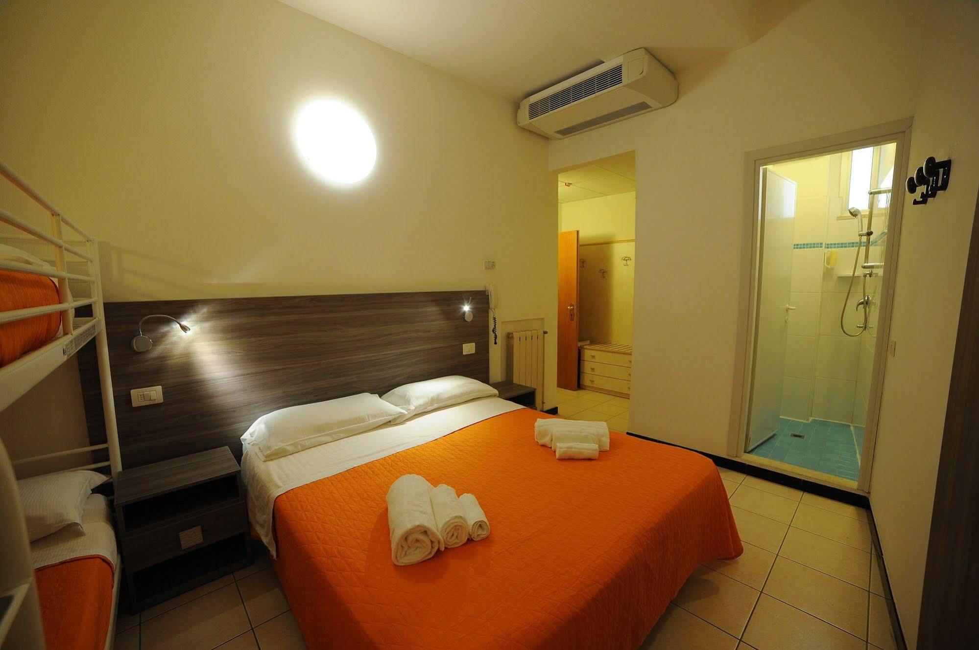 Hotel Madison Gabicce Mare Exteriör bild