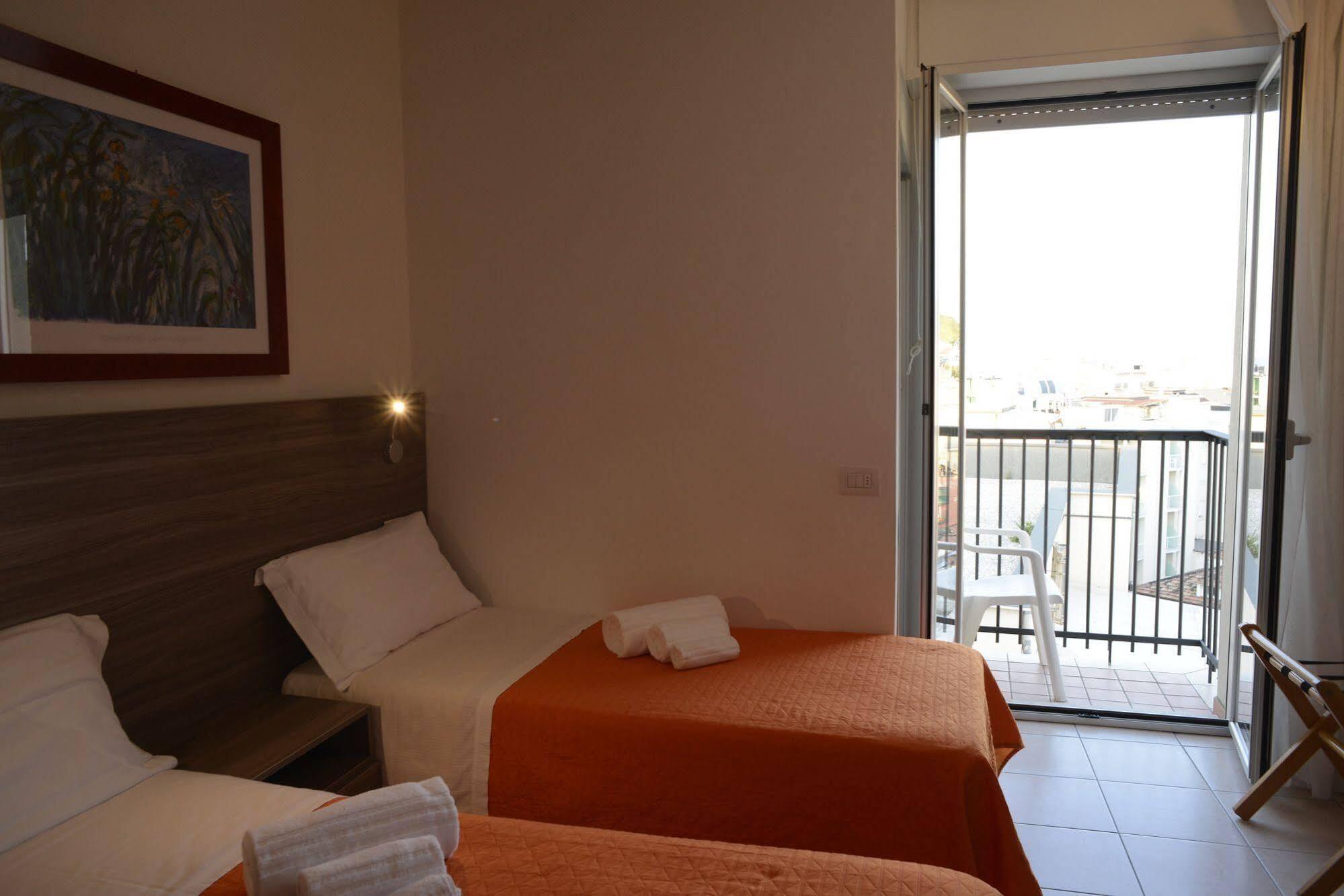Hotel Madison Gabicce Mare Exteriör bild