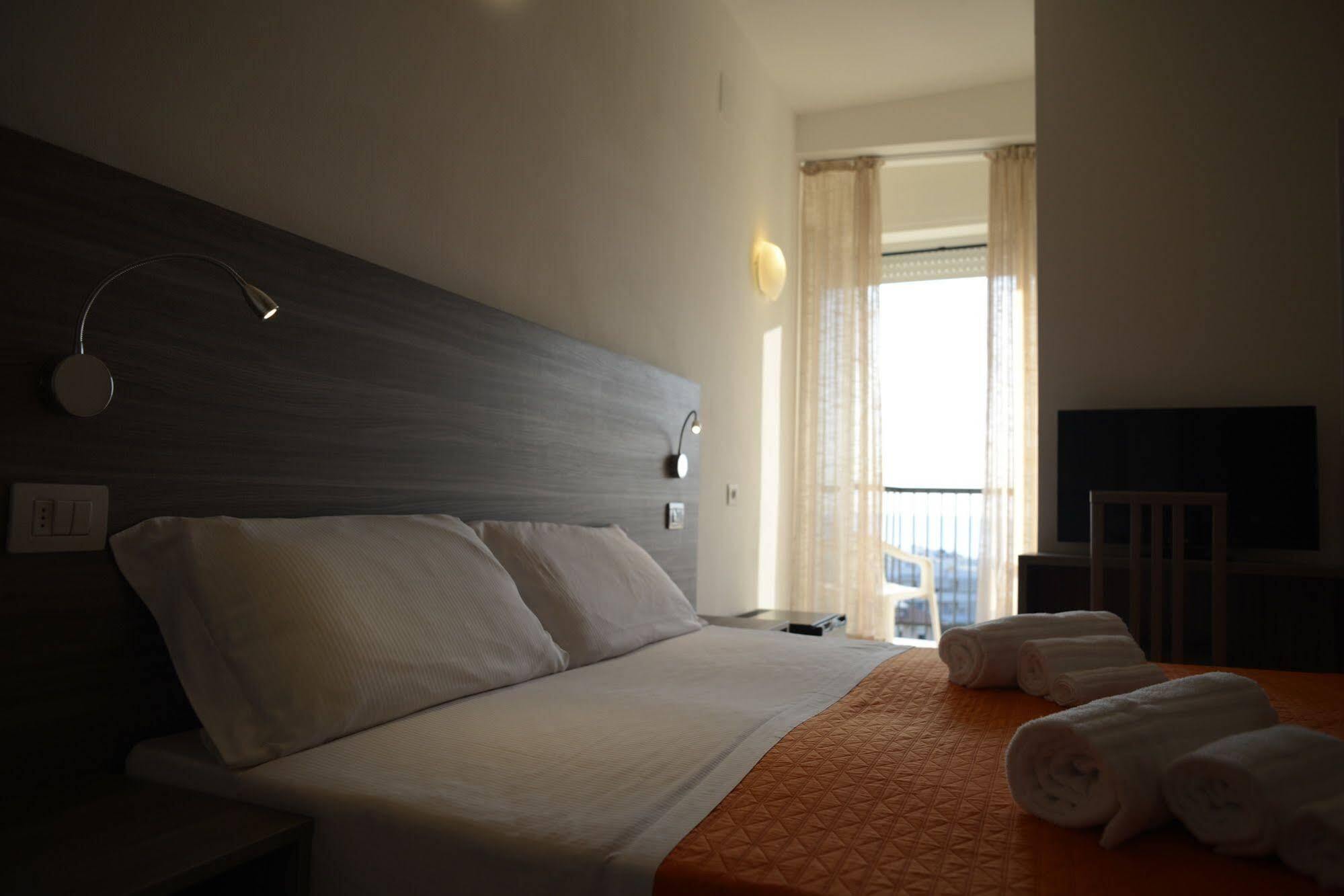 Hotel Madison Gabicce Mare Exteriör bild