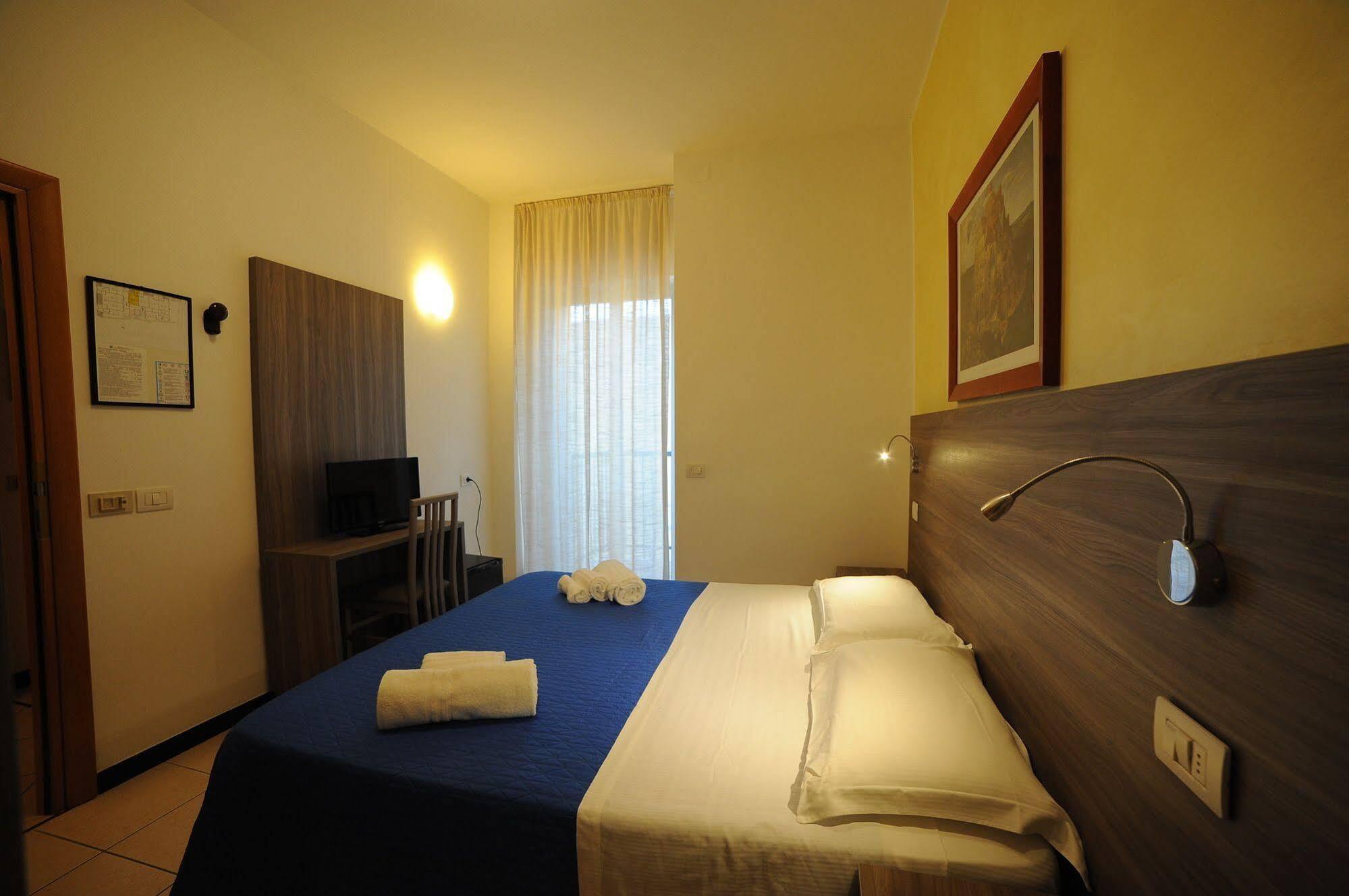 Hotel Madison Gabicce Mare Exteriör bild